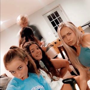 Meet your Posher, Mia